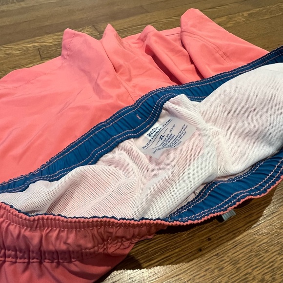 Men’s Southern Tide salmon swim suit. Size XL, like new condition, pockets - Picture 5 of 5